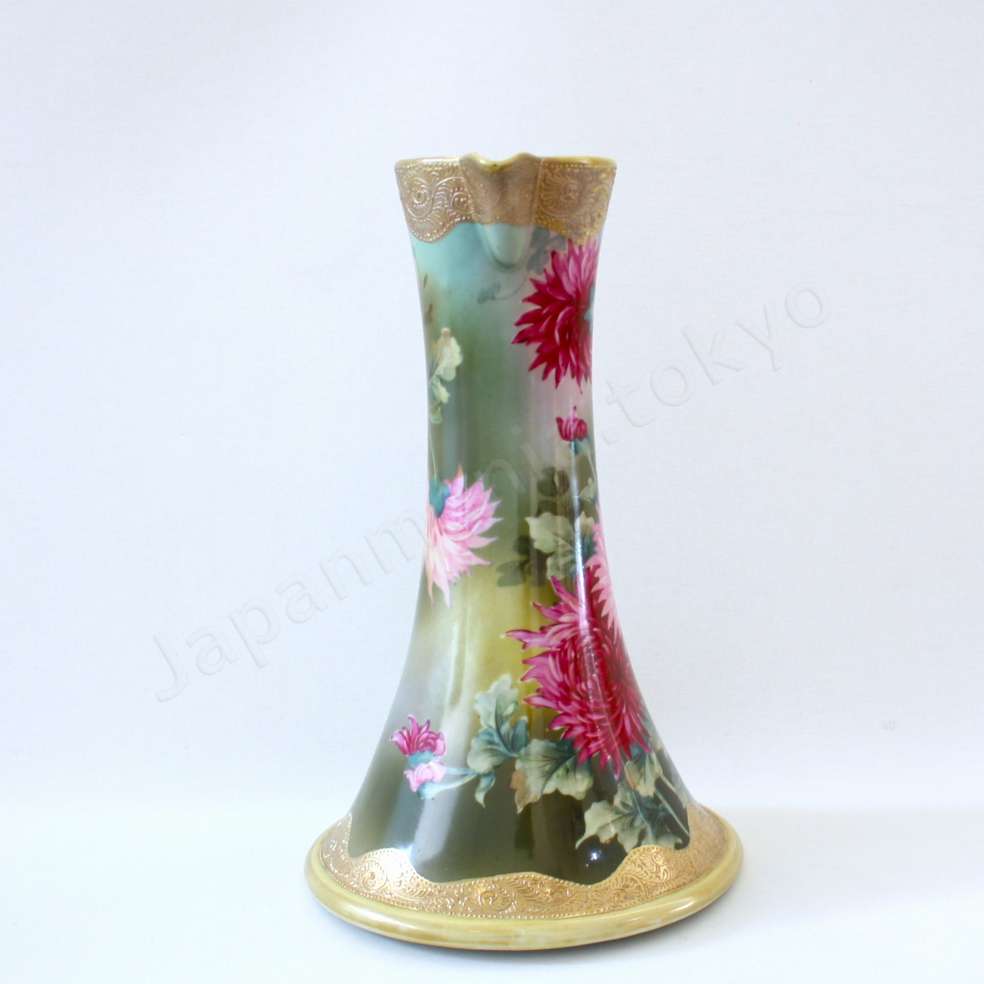 Side view: Japanese old fine china. Old Noritake. Water Picher with handles
Chrysanthemum design
polychrome and gold.