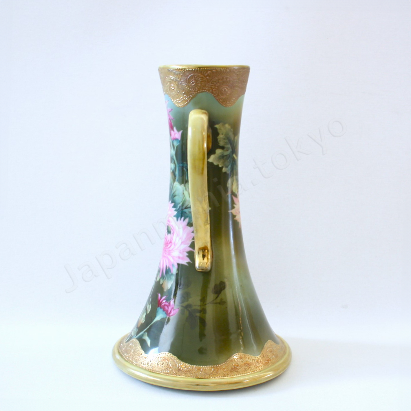 Side view: Japanese old fine china. Old Noritake. Water Picher with handles
Chrysanthemum design
polychrome and gold.