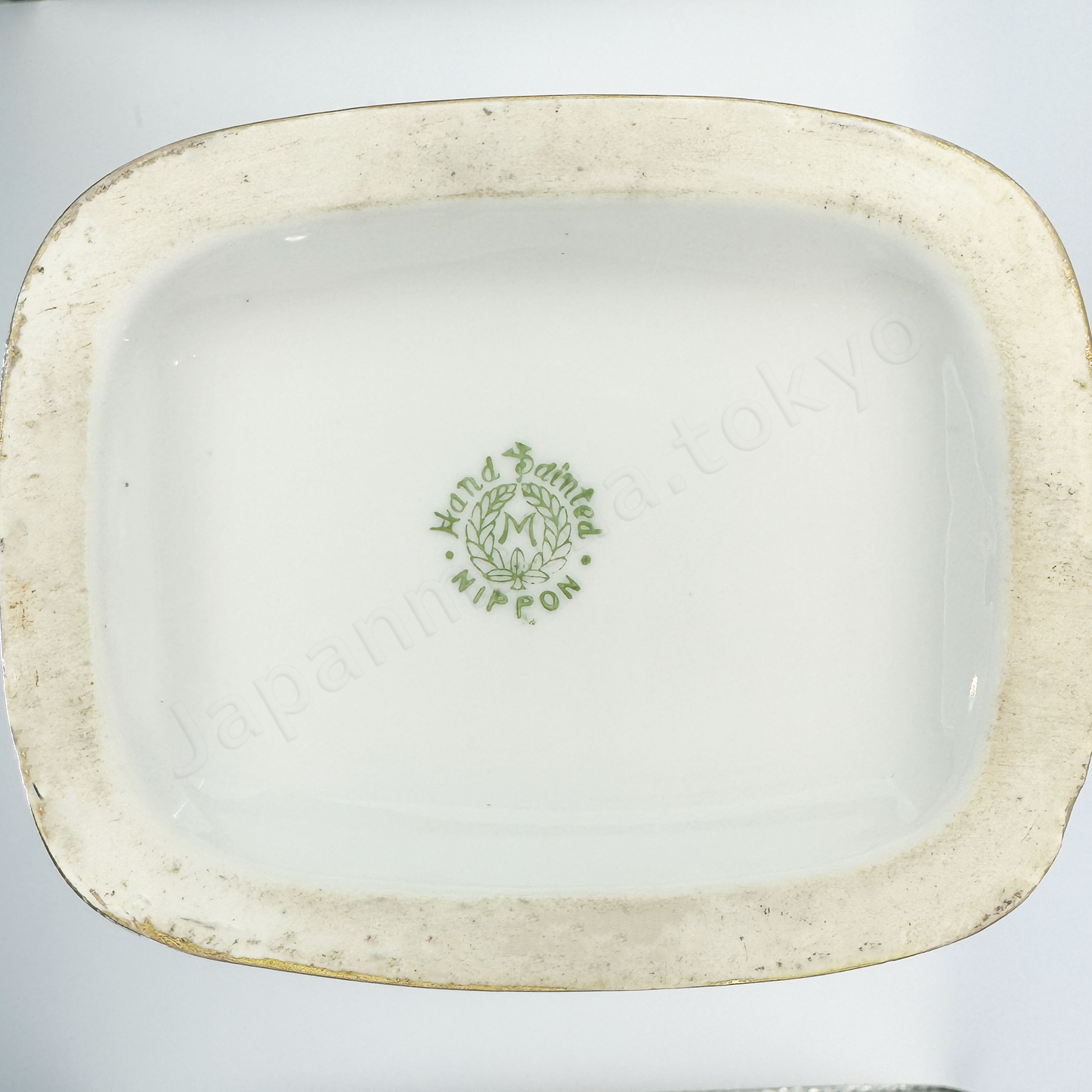 Back stamps: Noritake M in Wreath
Japanese old fine china. Old Noritake. Antique.Vase with handles
Chainese lantern design
polychrome and gold