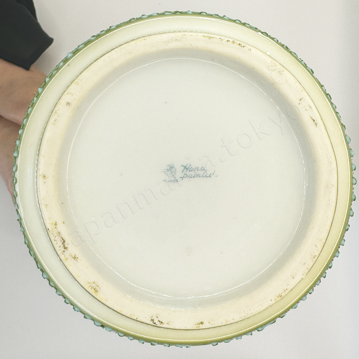 Back stamps: Maple Leaf
Japanese old fine china. Old Noritake. Antique.Vase with handles
Rose design
Molded trim shape