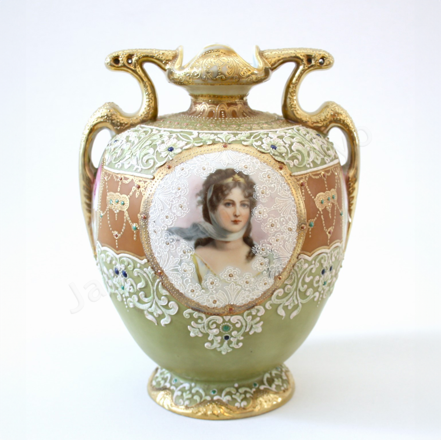 Front view: Japanese old fine china. Old Noritake. Antique.Vase with handles
Queen Louise portraite design
polychrome and gold, moriage.
