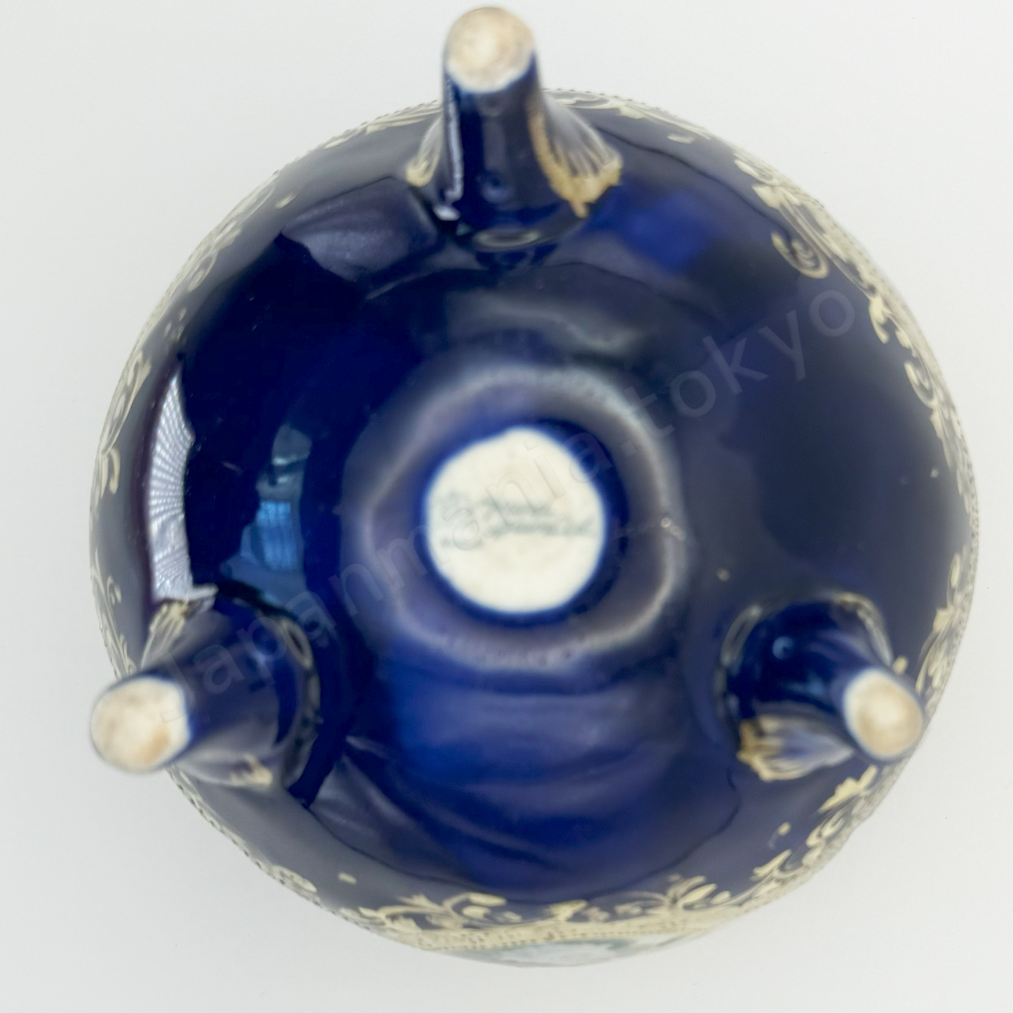 Back stamps: Maple Leaf
Japanese old fine china. Old Noritake.
Footed cookie jar with Chrysanthemum design
cobalt blue and gold relief