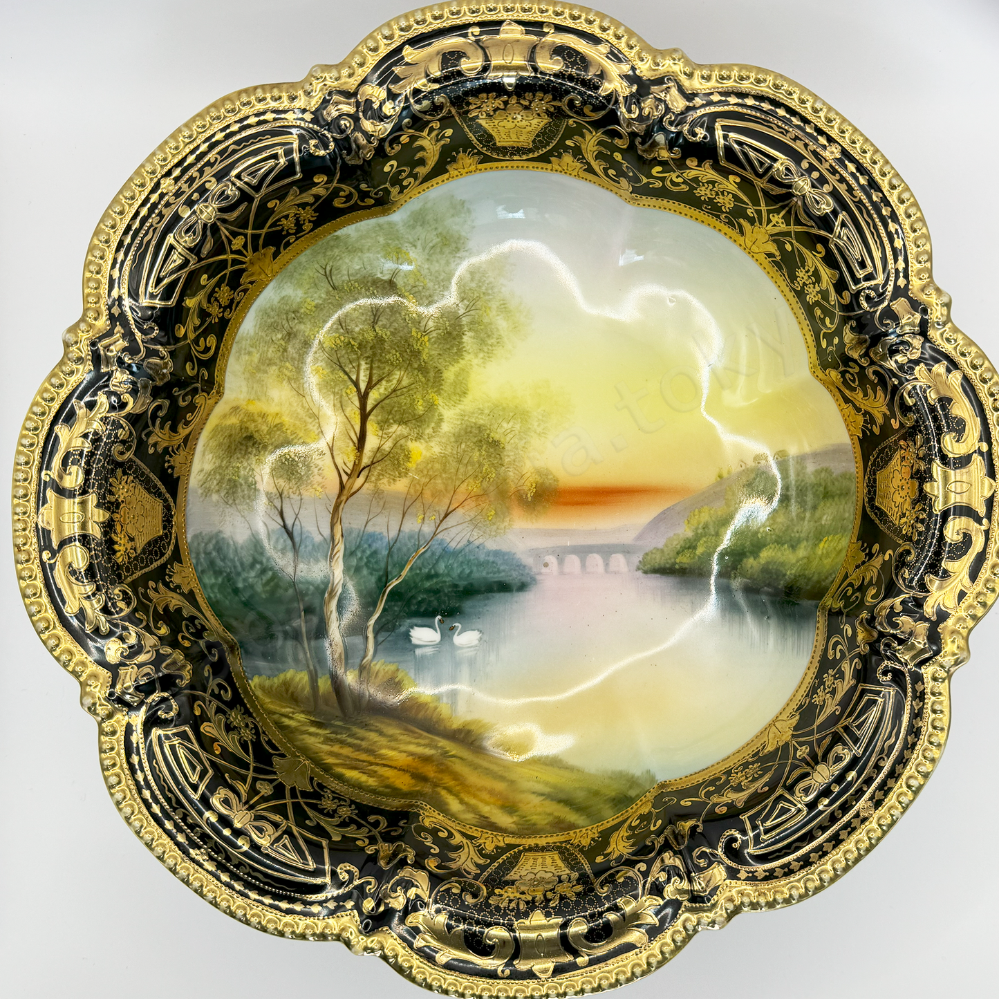 Front view: Japanese old fine china. Old Noritake.
Ruffled Bowl
Swan Landscape design
Polychrome, gold cobalt blue
