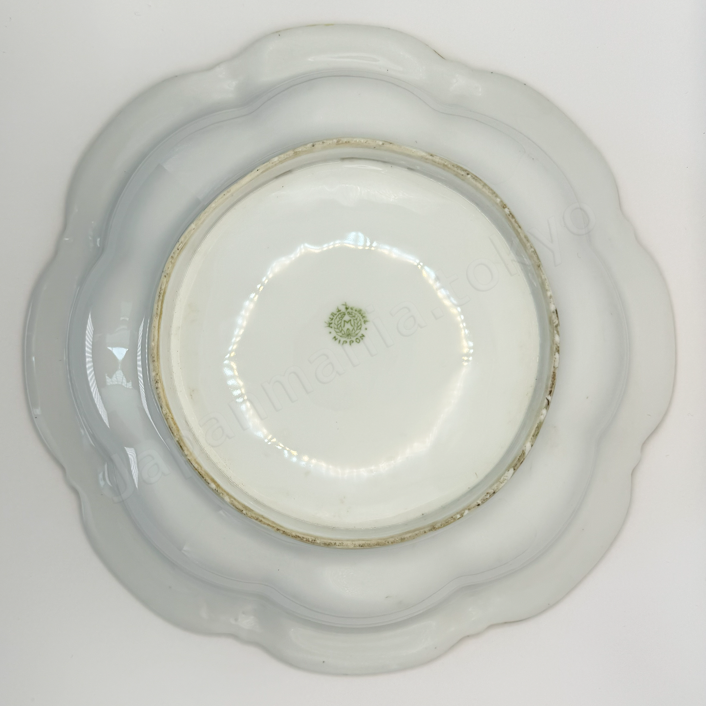 Back stamps: M in Wreath
Japanese old fine china. Old Noritake.
Ruffled Bowl
Swan Landscape design
Polychrome, gold cobalt blue