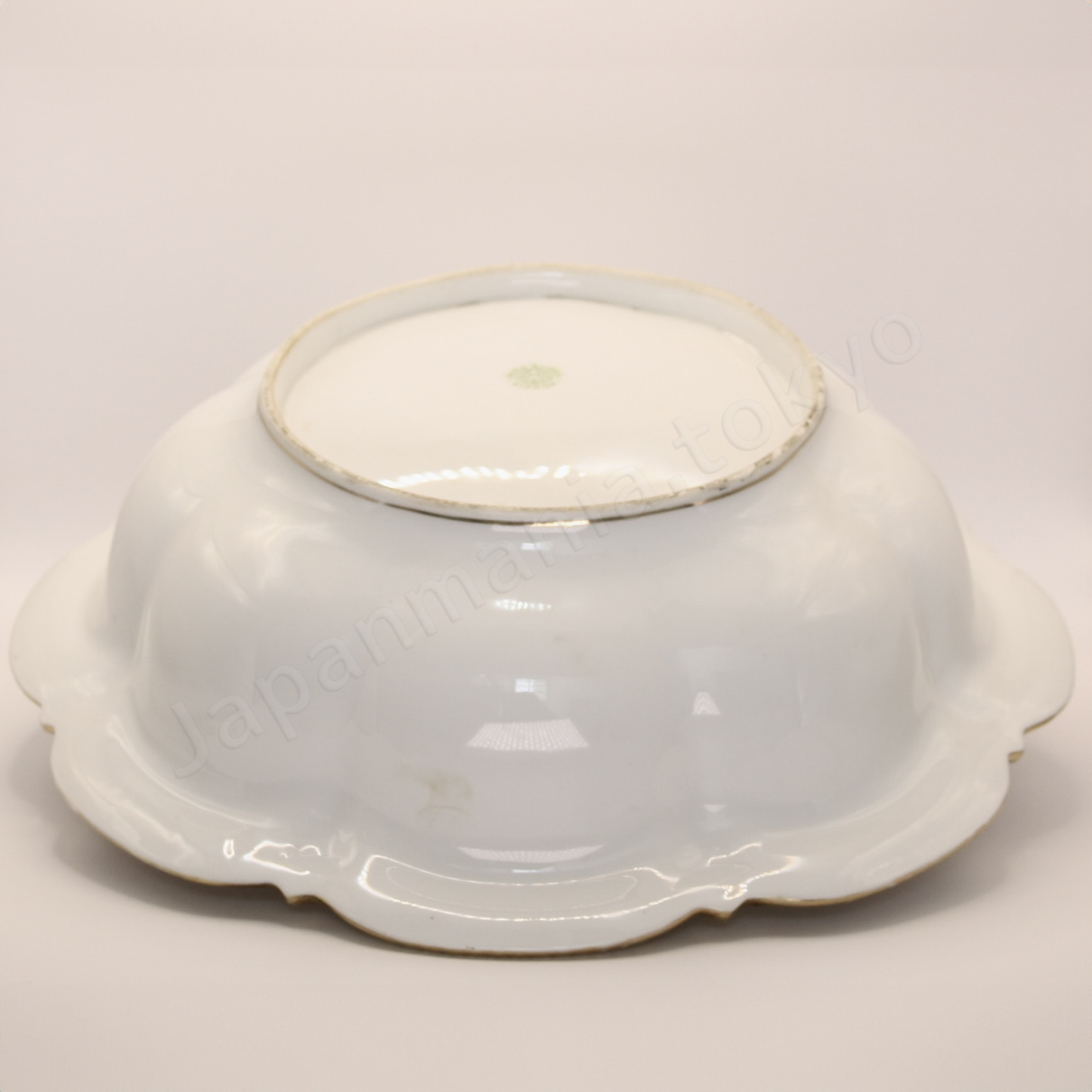 Bottom view: Japanese old fine china. Old Noritake.
Ruffled Bowl
Swan Landscape design
Polychrome, gold cobalt blue