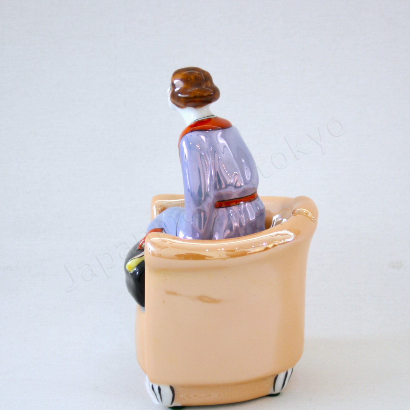 Left view:Japanese old fine china. Old Noritake.
Art Deco style
Container with Lady-shaped lid
Sitting lady design
Polychrome luster