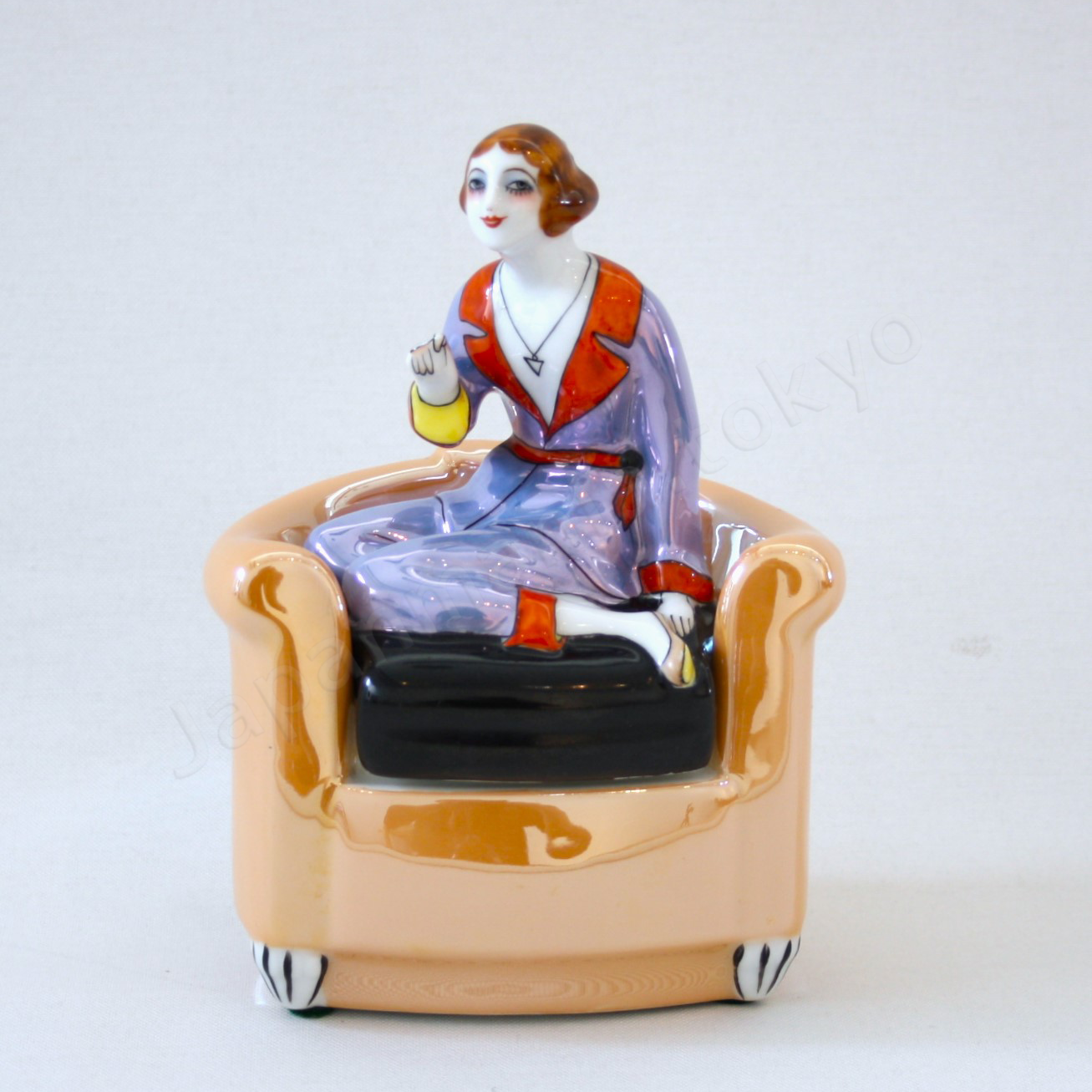 Front view:Japanese antique fine china. Old Noritake.
Art Deco style
Container with Lady-shaped lid
Sitting lady design
Polychrome luster