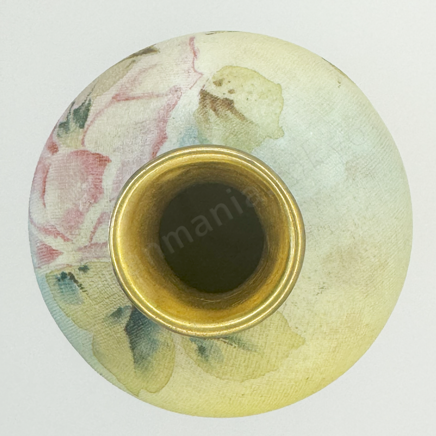 Top view: Japanese antique fine china. Old Noritake.
Vase
Rose design
Polychrome, Tapestry(cloth inlay)