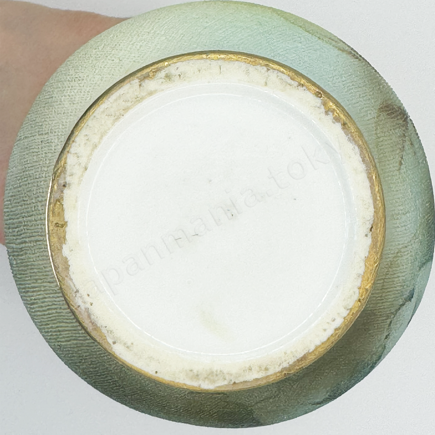 Back stamps: No mark
Japanese Antique fine china. Old Noritake.
Vase
Rose design
Polychrome, Tapestry(cloth inlay)