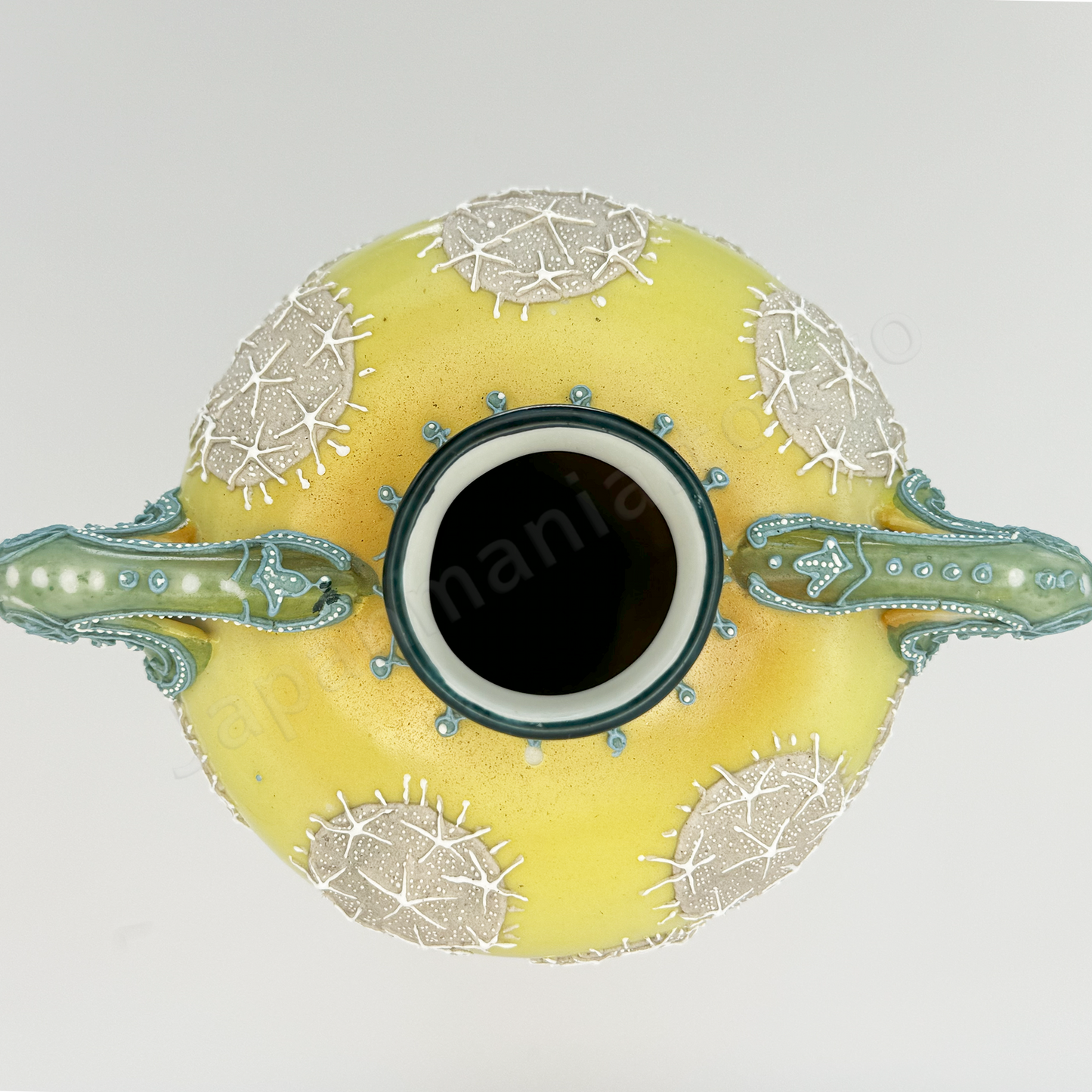 Top view: Japanese Antique fine china. Old Noritake.
Vase with handles
Dandelion design
polychrome and Moriage decoration