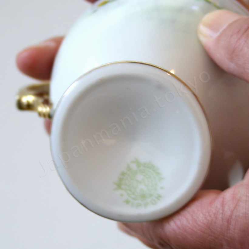 Bottom view: Japanese Antique fine china. Old Noritake.
Tea set
Swan and landscape design
Polychrome and gold