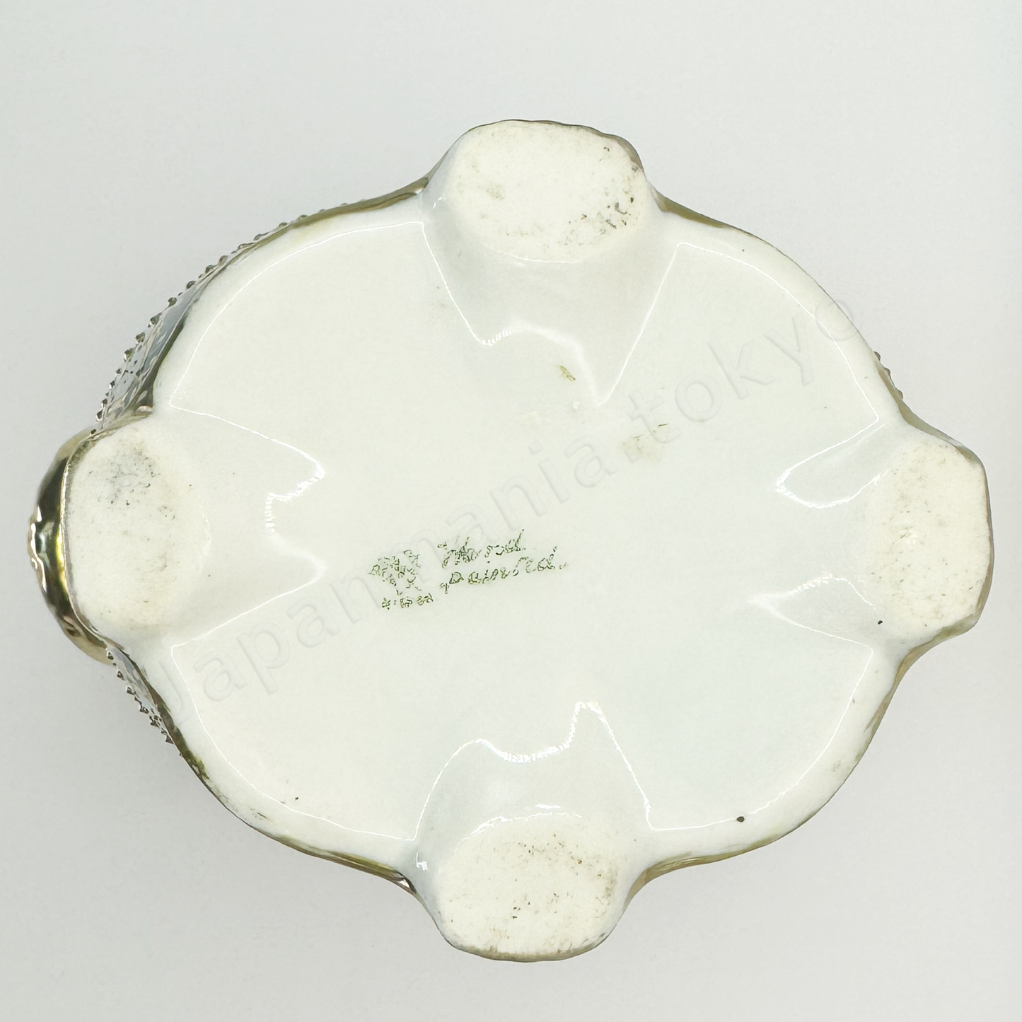 Back stamps: Maple leaf
Japanese antique fine china, Old Noritake.
Vase, featuring rose motifs and gold relief detailing, with pretzel-shaped handles adding a unique touch.