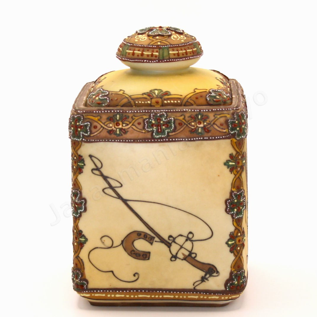 Side view: Japanese antique fine china, Old Noritake.
Humidor
Horse design
Moriage trim shape