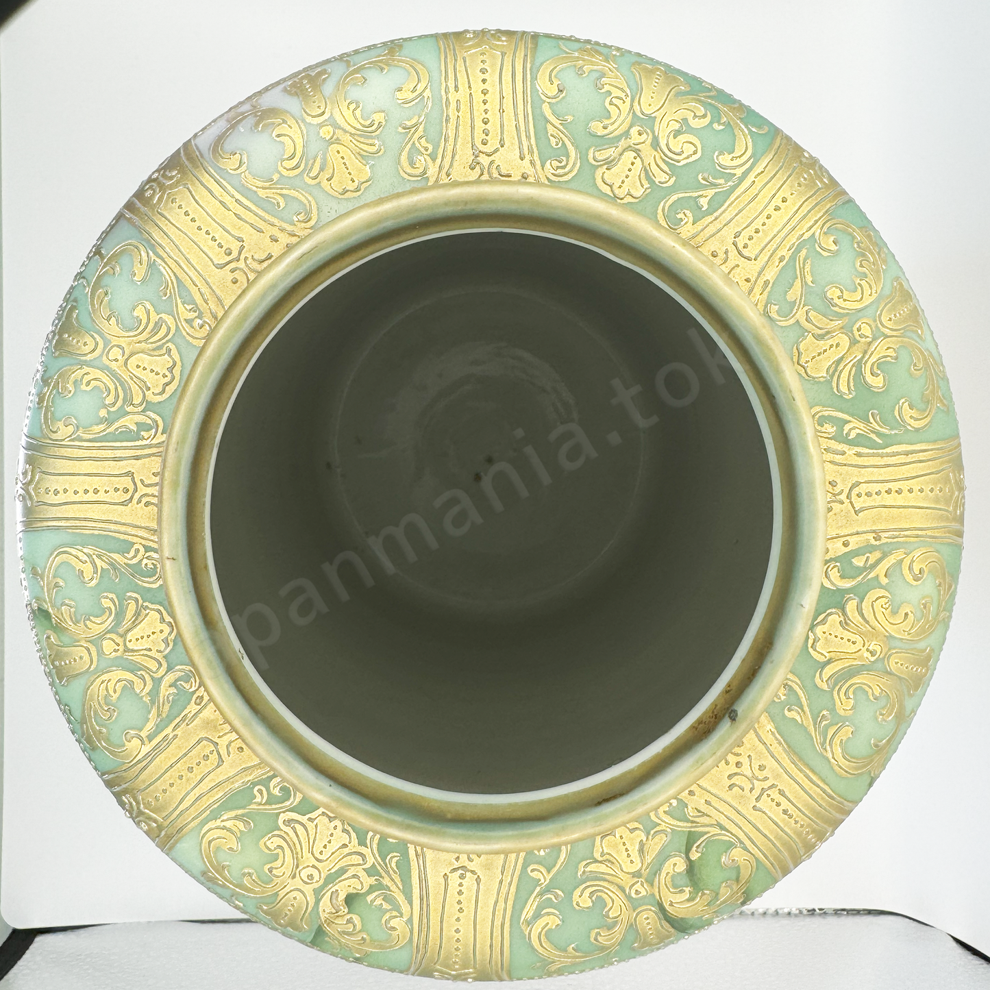 Top view: Japanese antique fine china. Old Noritake.
Large vase
Margaret design
Polychrome and gold