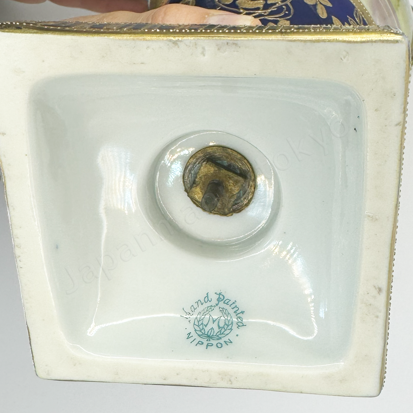 Back stamps: M in Wreath
Japanese antique fine china, Old Noritake.
Bolted urn with handles
Landscape design
Polychrome, gold and cobalt blue