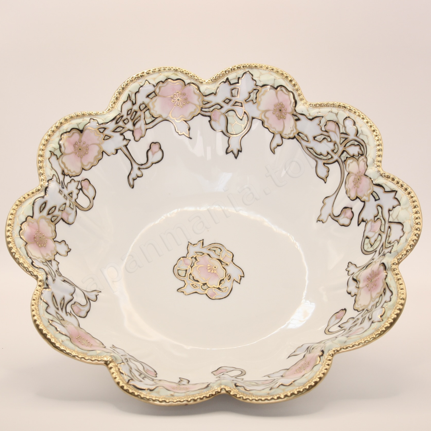 Front view: Japanese antique fine china, Old Noritake.
Art nouveau
Ruffled Bowl
Floral design
Polychrome and gold