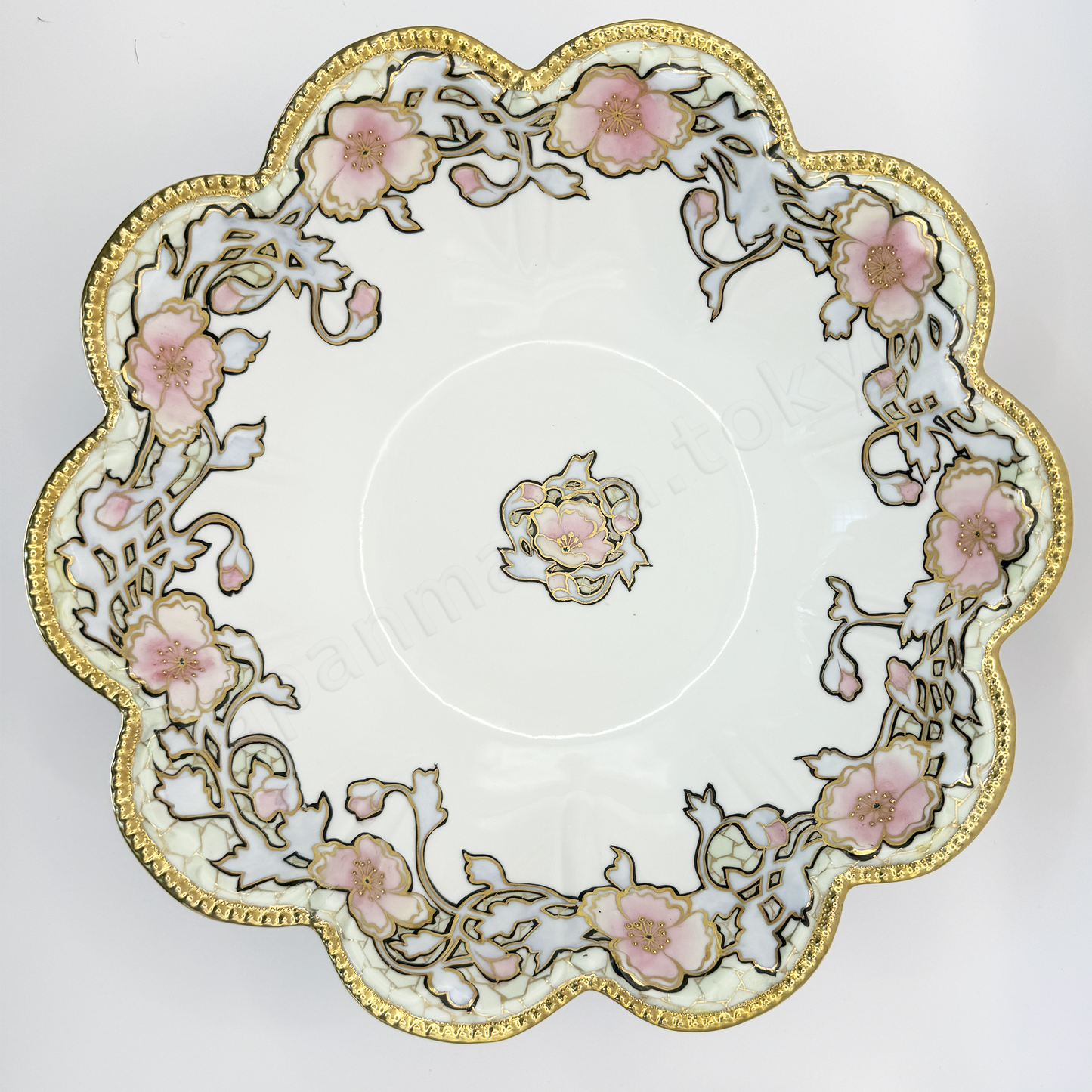 Top view: Japanese antique fine china, Old Noritake.
Art nouveau
Ruffled Bowl
Floral design
Polychrome and gold