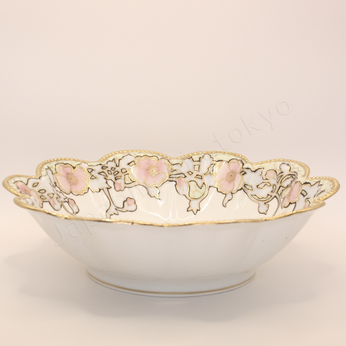 Side view: Japanese antique fine china, Old Noritake.
Art nouveau
Ruffled Bowl
Floral design
Polychrome and gold