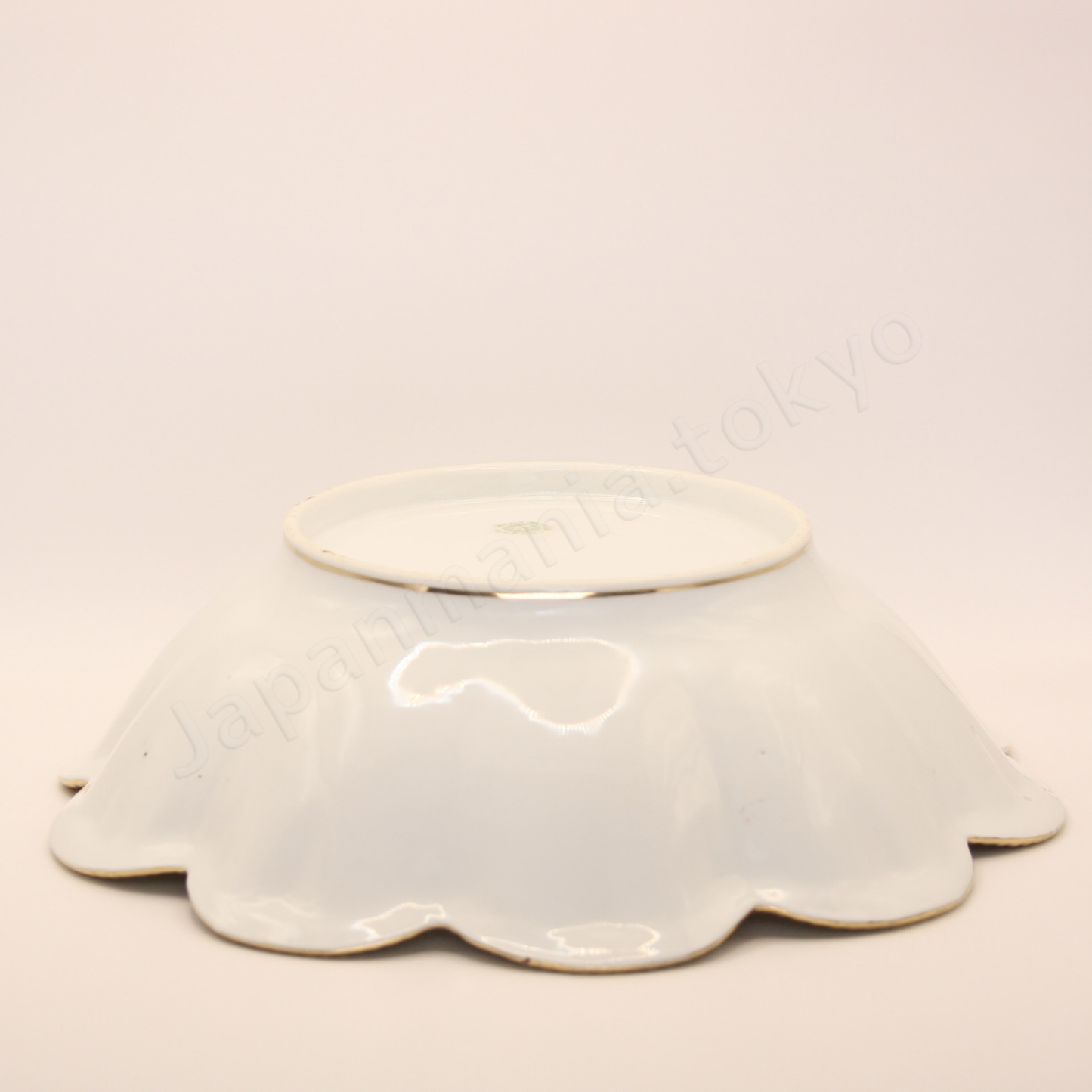 Back view: Japanese antique fine china, Old Noritake.
Art nouveau
Ruffled Bowl
Floral design
Polychrome and gold