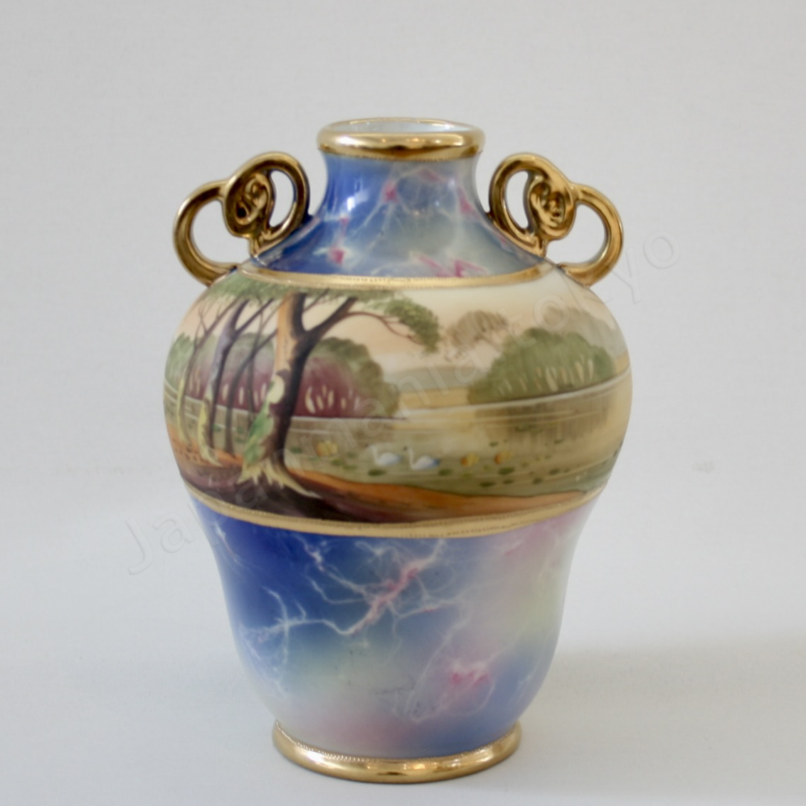 Front view: Japanese antique fine china, Old Noritake.
Vase with handles
Marble landscape design
Polychrome and gold