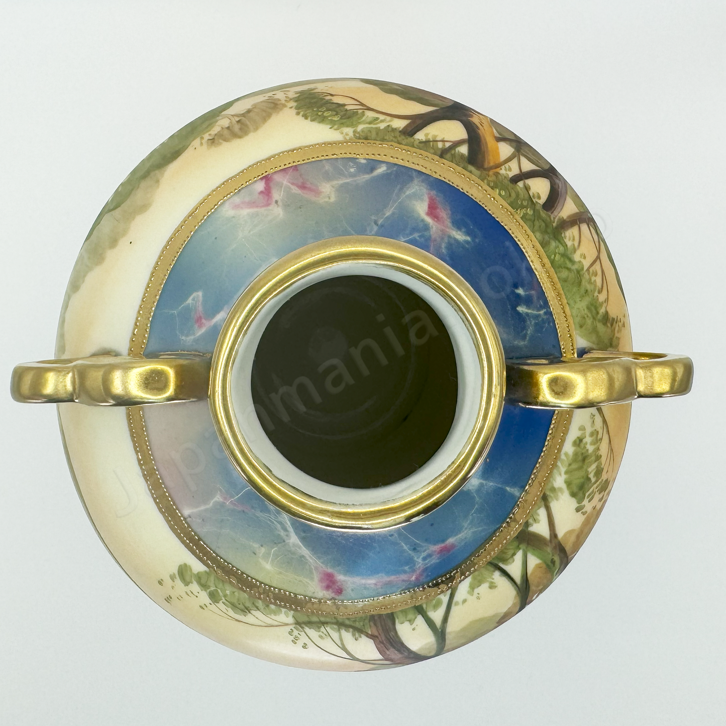 Top view: Japanese antique fine china, Old Noritake.
Vase with handles
Marble landscape design
Polychrome and gold