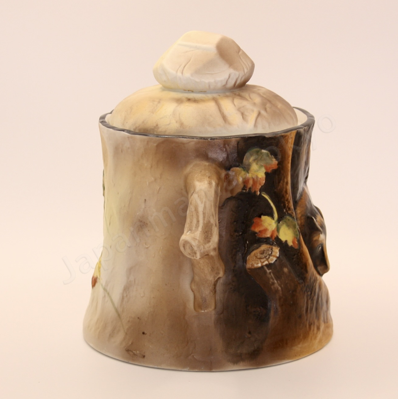 Side view: Japanese antique fine china, Old Noritake.
Humidor with handles
Raccoon design
Molded shape, polychrome